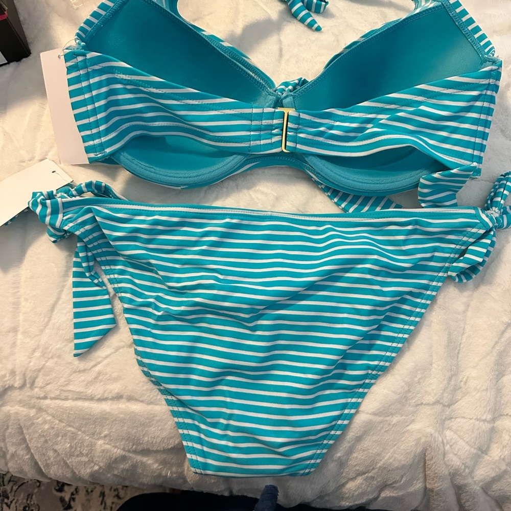 Bikini - Picture 2 of 4